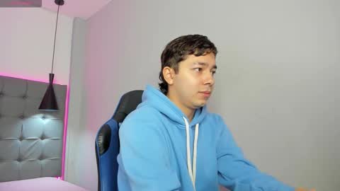 julian_smith21 online show from March 13, 2026, 1:07 pm