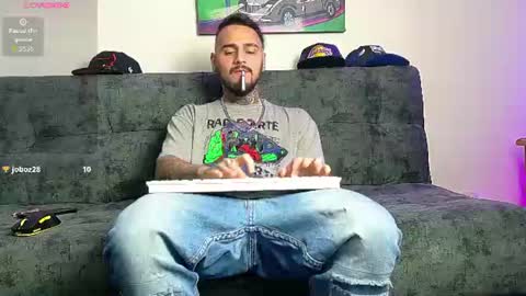 Snapshot of julian_tattoo chatting on July 9, 2026, 10:36 pm Julian independent model online show from July 9, 2026, 10:36 pm