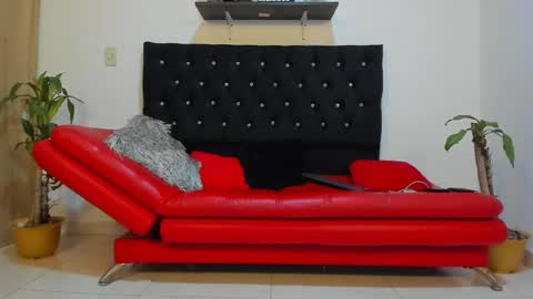 julian_wallace online show from February 17, 2025, 2:48 pm