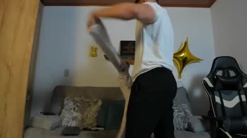 julian_wallace online show from September 13, 2025, 7:57 pm