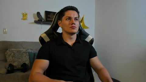 julian_wallace online show from October 27, 2025, 7:07 pm