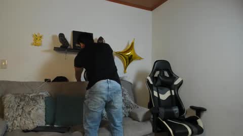 julian_wallace online show from December 3, 2025, 5:33 pm