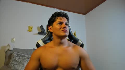 julian_wallace online show from December 19, 2025, 8:49 pm