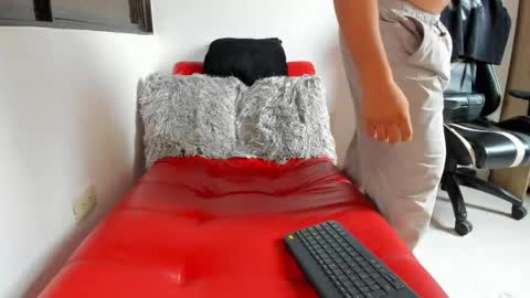 julian_wallace online show from April 23, 2026, 4:09 pm