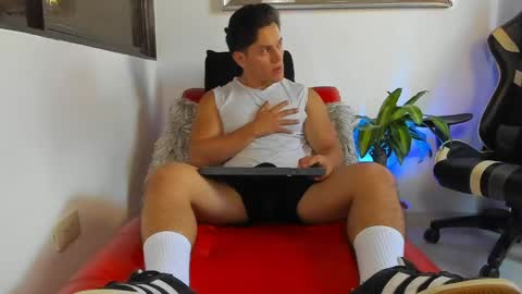 julian_wallace online show from April 30, 2026, 4:24 pm