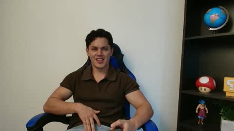 Snapshot of julian_wallace1 chatting on July 17, 2026, 6:35 pm julian_wallace1 online show from July 17, 2026, 6:35 pm