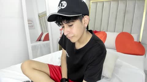 Julian online show from February 9, 2026, 8:02 pm