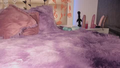 juliana_js_ online show from October 10, 2025, 7:51 am