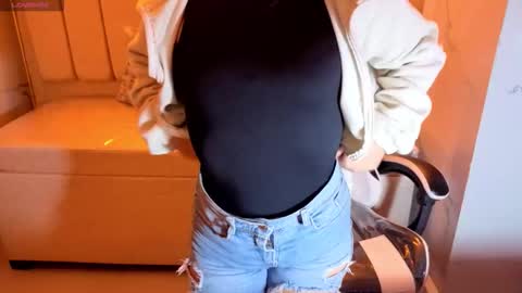 Online 2200 to 600 online show from December 4, 2025, 3:05 am