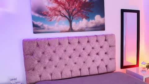  JULIANA CASTRO online show from September 9, 2025, 12:59 pm