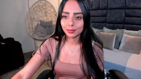 julianaclark online show from April 6, 2026, 5:58 pm