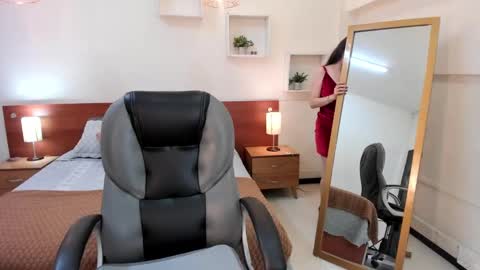 Snapshot of julianne__ chatting on March 8, 2025, 9:29 pm Julianne online show from March 8, 2025, 9:29 pm