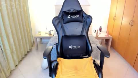 Fernanda online show from March 10, 2025, 4:07 am