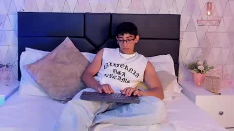 Snapshot of julianrouss chatting on July 1, 2026, 8:41 pm Julian online show from July 1, 2026, 8:41 pm
