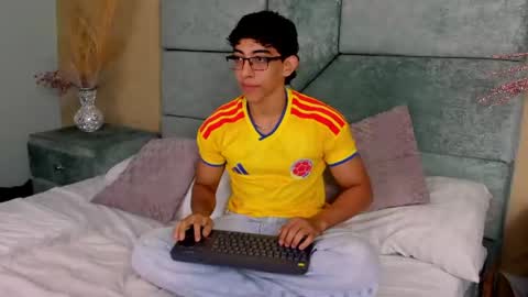 Snapshot of julianrouss chatting on July 3, 2026, 9:54 pm Julian online show from July 3, 2026, 9:54 pm