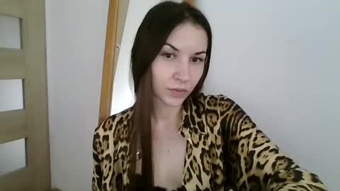 Julia online show from April 28, 2026, 1:49 pm