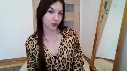 Julia online show from May 18, 2026, 1:06 pm