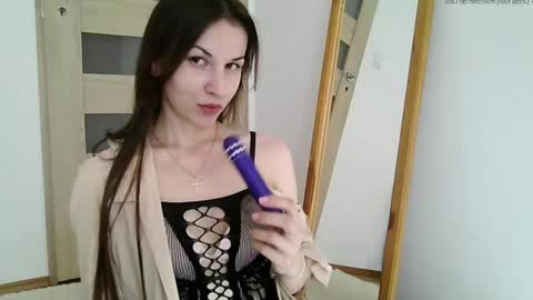 Julia online show from May 28, 2026, 1:52 pm