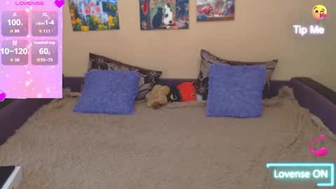 Snapshot of juliasane_ chatting on May 25, 2026, 9:37 am Jul online show from May 25, 2026, 9:37 am