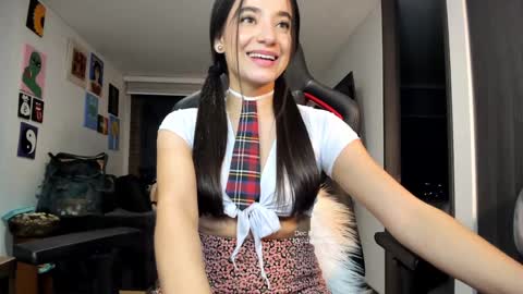 Snapshot of julidavila chatting on December 7, 2024, 4:09 am Jeimy Help me to reach 100 thumbs up online show from December 7, 2024, 4:09 am