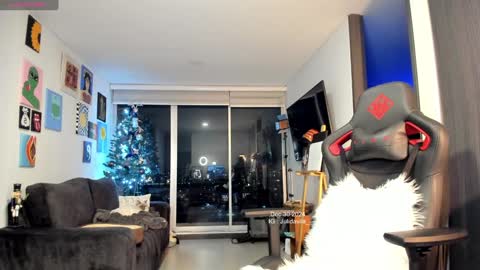 Snapshot of julidavila chatting on December 31, 2024, 12:21 am Jeimy Help me to reach 100 thumbs up online show from December 31, 2024, 12:21 am