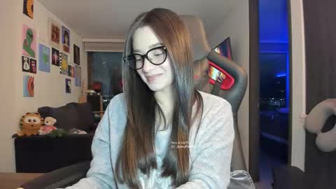 Snapshot of julidavila chatting on November 10, 2025, 12:53 am Jeimy Help me to reach 100 thumbs up online show from November 10, 2025, 12:53 am