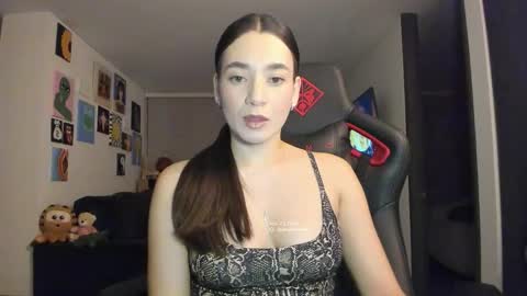 Snapshot of julidavila chatting on November 24, 2025, 1:27 am Jeimy Help me to reach 100 thumbs up online show from November 24, 2025, 1:27 am