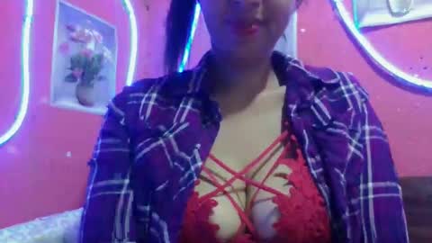 julie0612 online show from April 5, 2026, 7:00 pm