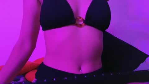 Snapshot of julie13tuyo chatting on May 28, 2026, 8:39 pm Julie-Game online show from May 28, 2026, 8:39 pm