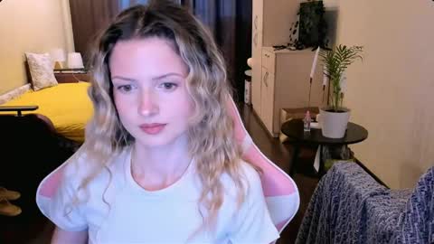 Snapshot of julie_flores chatting on May 10, 2026, 2:33 pm Julie online show from May 10, 2026, 2:33 pm