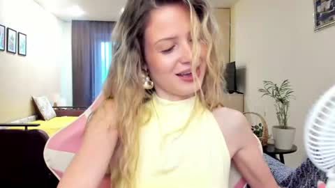 Snapshot of julie_flores chatting on June 21, 2026, 4:37 am Julie online show from June 21, 2026, 4:37 am