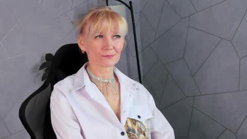 Julie Lucasss online show from April 30, 2026, 1:12 am