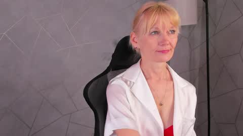 Julie Lucasss online show from May 16, 2026, 12:29 am