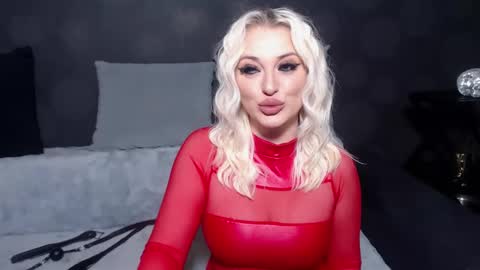 julia online show from February 28, 2025, 10:50 pm