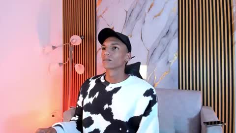 Snapshot of juliensaint_ chatting on October 3, 2025, 12:02 pm Julien online show from October 3, 2025, 12:02 pm