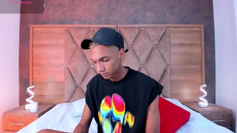 Snapshot of juliensaint_ chatting on October 20, 2025, 12:27 pm Julien online show from October 20, 2025, 12:27 pm