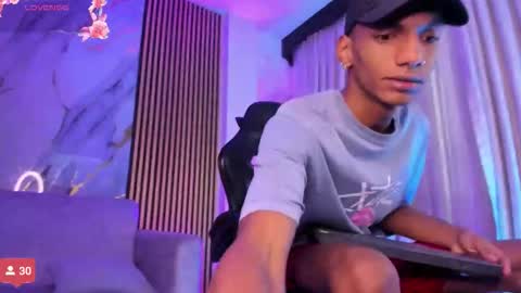 Snapshot of juliensaint_ chatting on November 3, 2025, 11:22 am Julien online show from November 3, 2025, 11:22 am