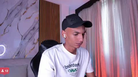 Snapshot of juliensaint_ chatting on November 7, 2025, 12:16 pm Julien online show from November 7, 2025, 12:16 pm