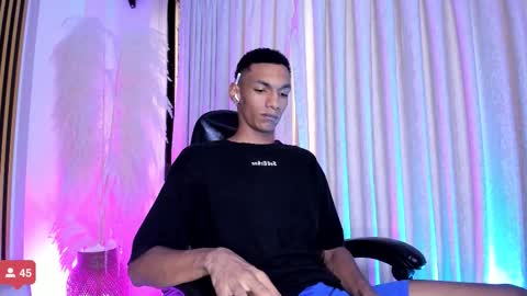 Snapshot of juliensaint_ chatting on November 12, 2025, 12:16 pm Julien online show from November 12, 2025, 12:16 pm