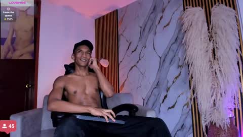 Snapshot of juliensaint_ chatting on November 13, 2025, 11:53 am Julien online show from November 13, 2025, 11:53 am