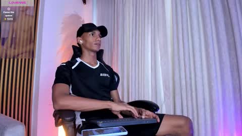 Snapshot of juliensaint_ chatting on November 14, 2025, 12:15 pm Julien online show from November 14, 2025, 12:15 pm