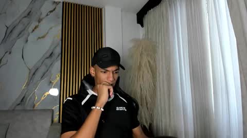 Snapshot of juliensaint_ chatting on November 26, 2025, 12:06 pm Julien online show from November 26, 2025, 12:06 pm