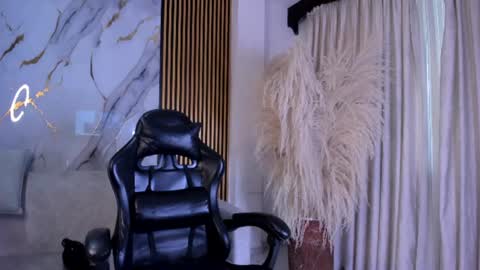 Julien online show from July 12, 2026, 11:45 am