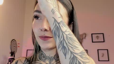 juliet_sourire online show from January 3, 2025, 1:38 am