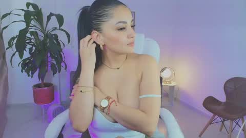 Julieta92  online show from April 24, 2026, 9:39 pm