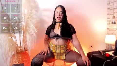 Snapshot of julieta_333 chatting on November 17, 2025, 1:28 pm julieta_333 online show from November 17, 2025, 1:28 pm