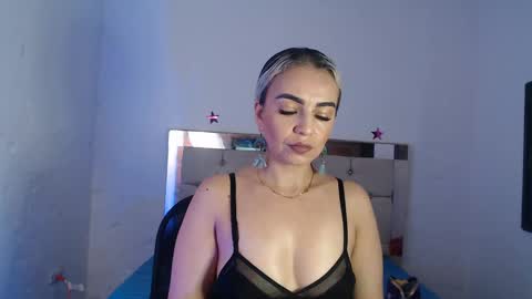 Snapshot of julieta__fox_ chatting on February 24, 2025, 2:51 am julieta__fox_ online show from February 24, 2025, 2:51 am