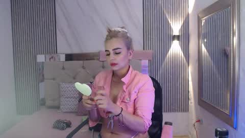 julieta__fox_ online show from February 7, 2026, 2:15 am