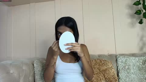 Snapshot of julieta_aguilar chatting on January 14, 2025, 12:35 pm Juli online show from January 14, 2025, 12:35 pm