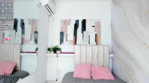 Snapshot of julieta_aguilar chatting on November 22, 2025, 7:02 pm Juli online show from November 22, 2025, 7:02 pm